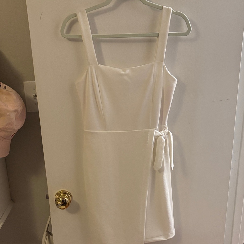 Betsy Johnson Elegant White Sleeveless Dress
